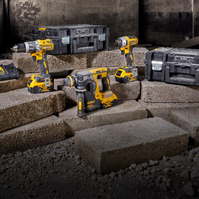 Kit 3 outils 18V 5Ah Li-Ion Brushless Perceuse visseuse  Visseuse à chocs  Perforateur SDSplus - Dewalt | DCK368P3T